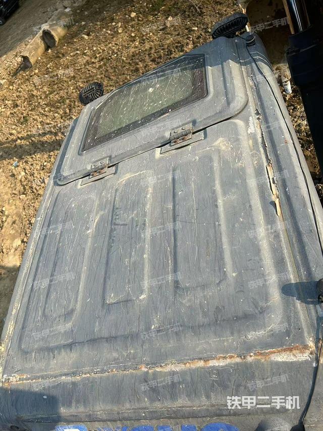 駕駛室頂部（整機外觀）