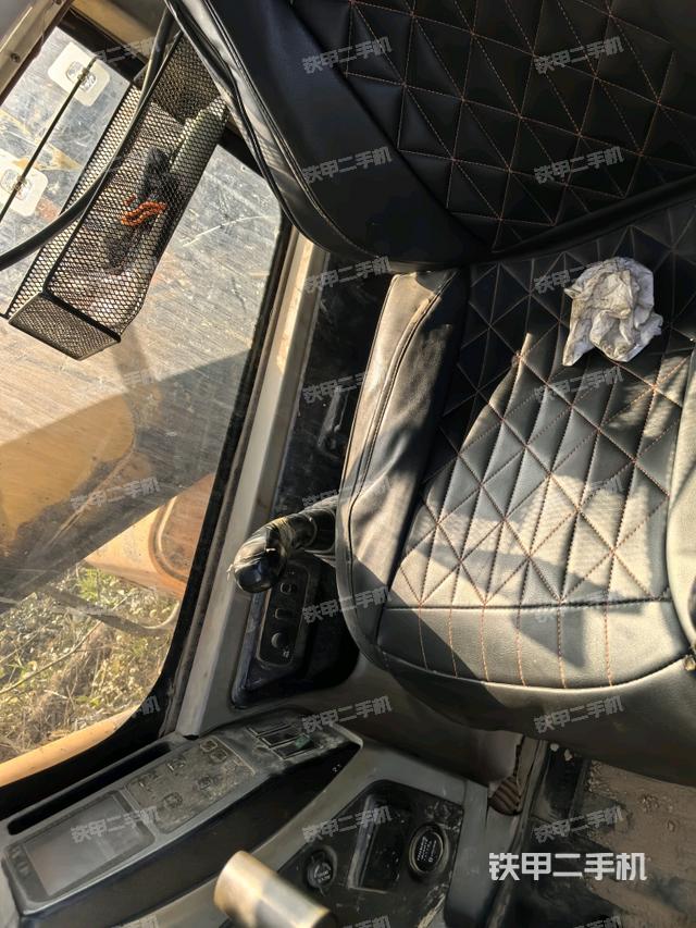 座椅右側(cè)控制臺/鑰匙門/油門/含右手柄（駕駛室部分）