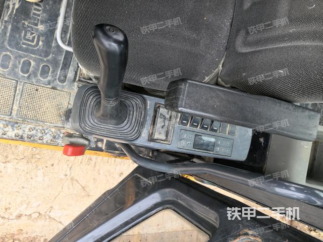 座椅左側(cè)控制臺(tái)/音響/含左手柄（駕駛室部分）