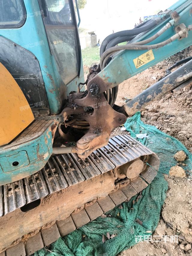 轉(zhuǎn)盤(pán)和下車(chē)架正前（工作和回轉(zhuǎn)裝置）