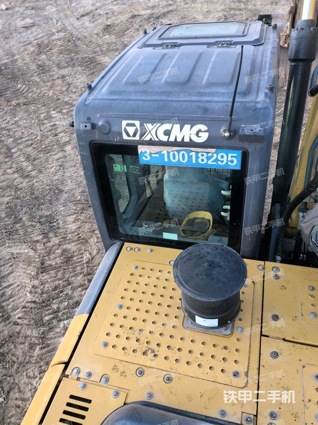 駕駛室頂部(整機(jī)外觀) 駕駛室頂部(整機(jī)外觀)