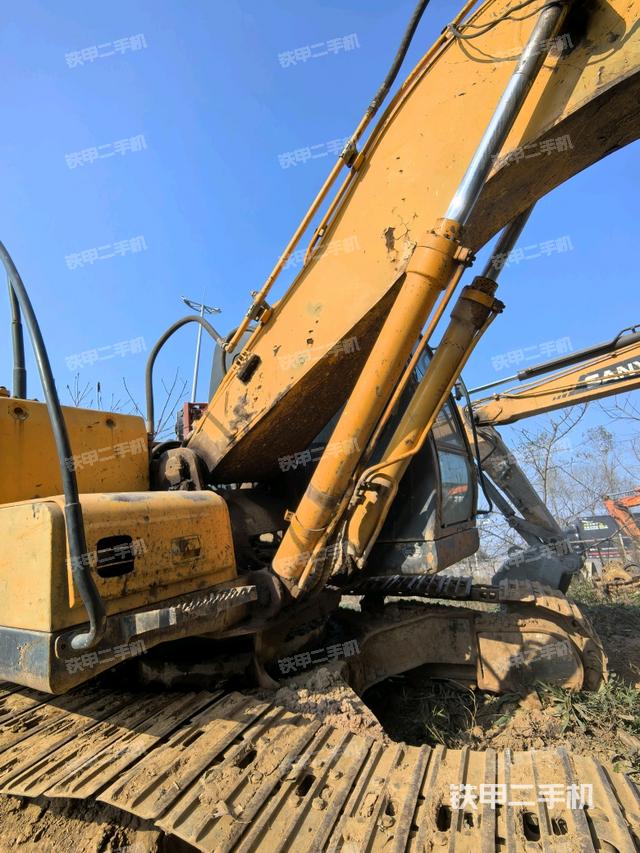 大臂油缸整體?豎拍（工作和回轉(zhuǎn)裝置）