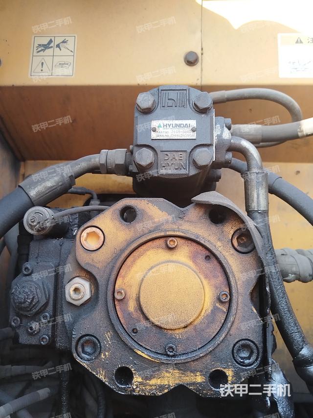 液壓泵艙室正面整體（整機(jī)外觀）