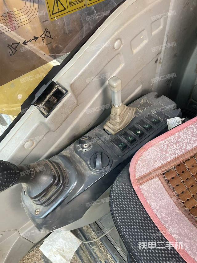 座椅右側(cè)控制臺/鑰匙門/油門/含右手柄（駕駛室部分）