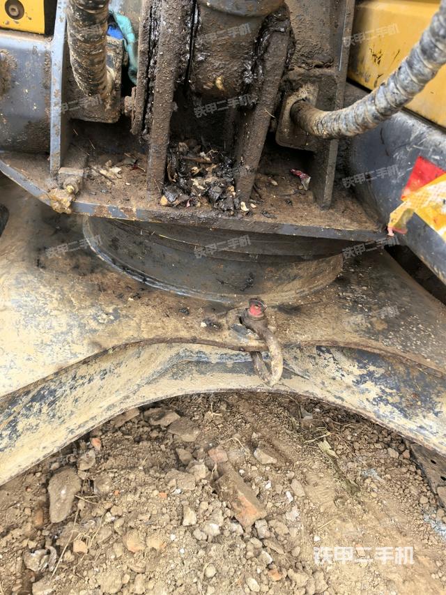 轉(zhuǎn)盤和下車架正前（工作和回轉(zhuǎn)裝置）