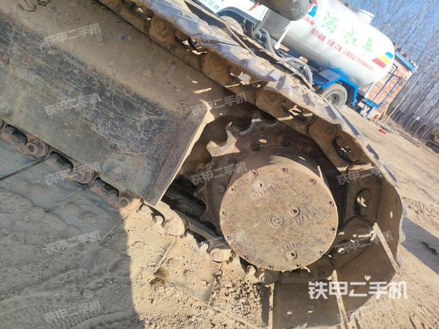 左驅(qū)動輪（行走機構(gòu)）