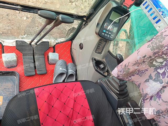 驾驶室整体（整机外观）