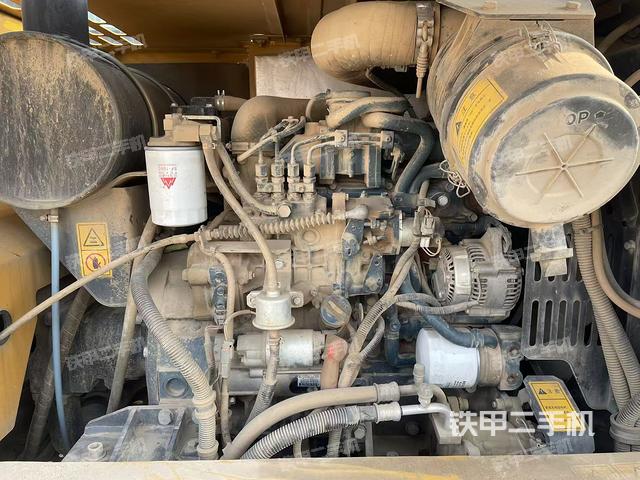 發(fā)動(dòng)機(jī)室（上車(chē)部件）