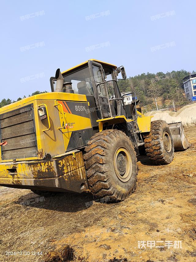 发动机左侧（整机外观及大件）