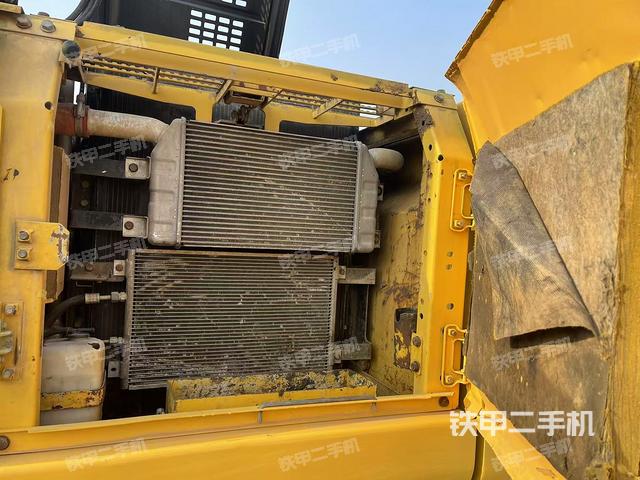 散熱器正面(大件艙室) 散熱器正面(大件艙室)