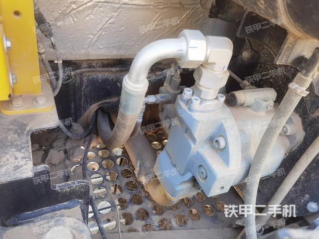 液壓泵艙室正面整體(整機外觀) 液壓泵艙室正面整體(整機外觀)