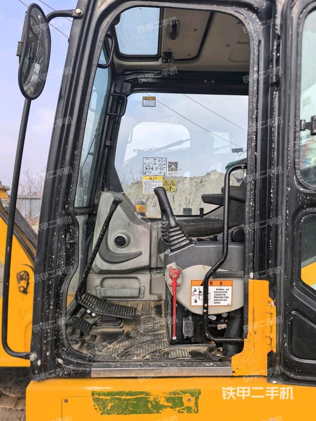 ?駕駛室正側(cè)（駕駛室部分）