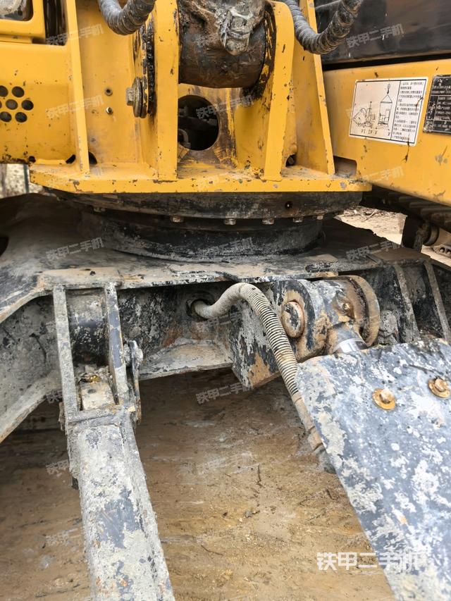 轉(zhuǎn)盤(pán)和下車架正前（工作和回轉(zhuǎn)裝置）