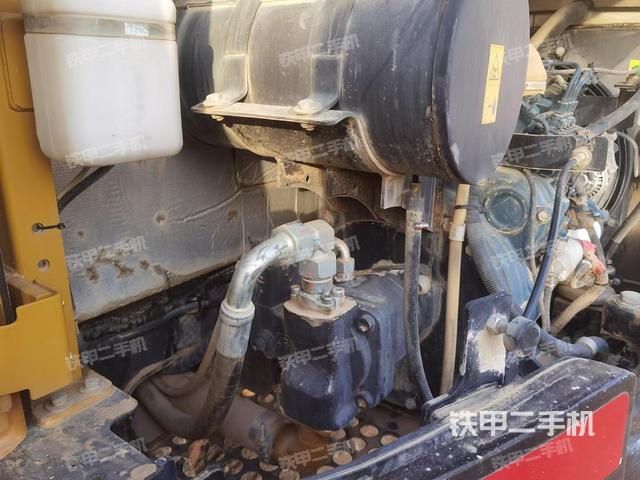 液壓泵艙室正面整體（整機(jī)外觀）