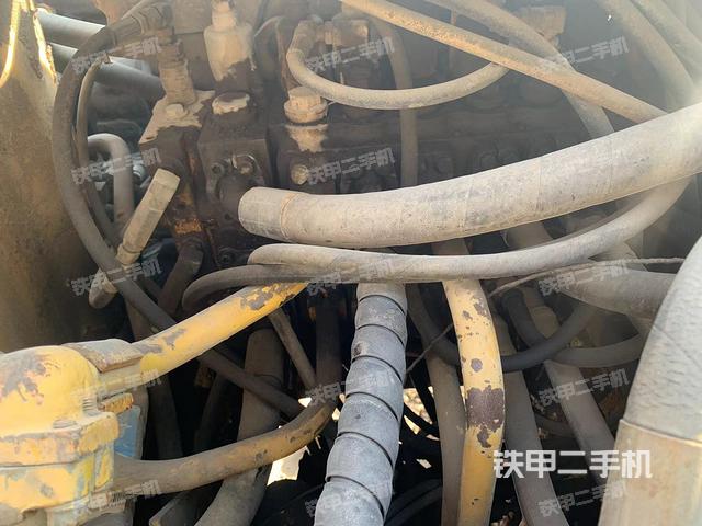 回轉(zhuǎn)馬達(dá)和主控閥(整機(jī)外觀) 回轉(zhuǎn)馬達(dá)和主控閥(整機(jī)外觀)