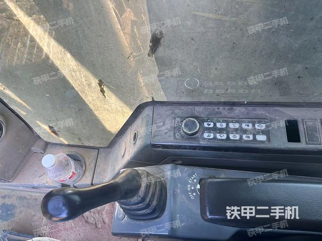 駕駛室整體（整機外觀）