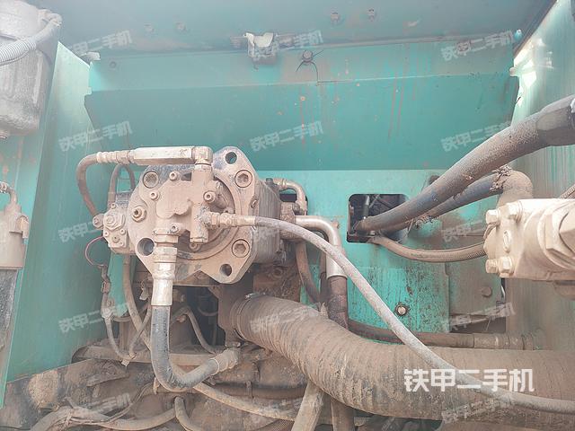 液压泵舱室正面整体（整机外观）