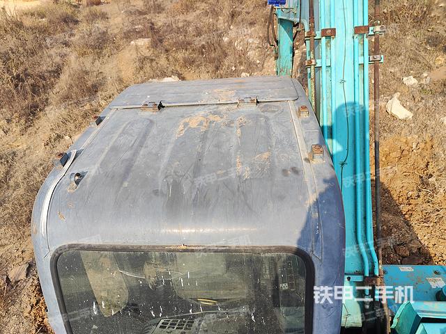 驾驶室顶部（整机外观）