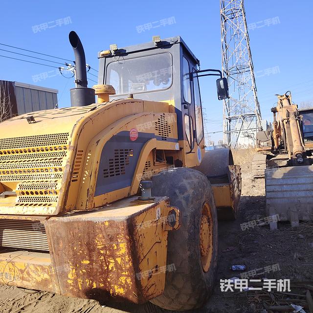 整機(jī)右后45°(設(shè)備外觀及核心部件) 整機(jī)右后45°(設(shè)備外觀及核心部件)