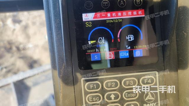 駕駛室整體(整機外觀) 駕駛室整體(整機外觀)