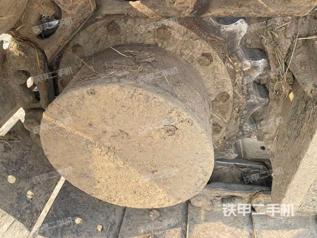 左驅(qū)動輪（行走機構(gòu)）