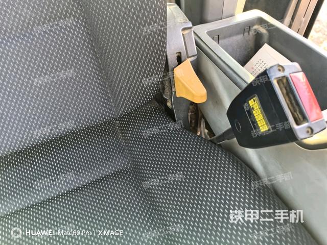 駕駛室左后45度(駕駛室部分) 駕駛室左后45度(駕駛室部分)