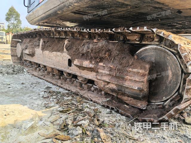 左側(cè)履帶整體?(行走機(jī)構(gòu)) 左側(cè)履帶整體?(行走機(jī)構(gòu))