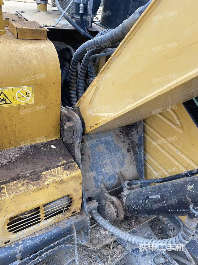 大臂根部?斜（工作和回轉(zhuǎn)裝置）