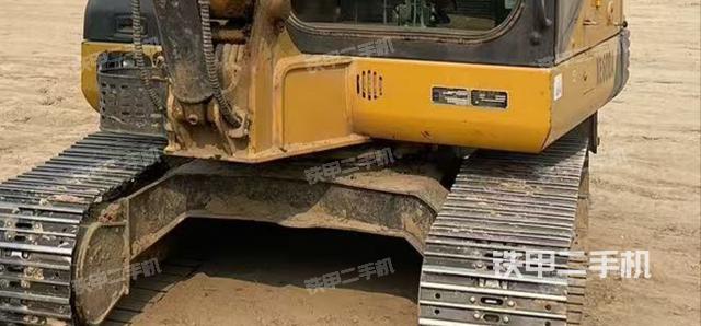 轉(zhuǎn)盤(pán)和下車(chē)架正前（工作和回轉(zhuǎn)裝置）