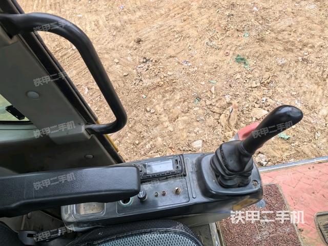 座椅右側(cè)控制臺(tái)/鑰匙門/油門/含右手柄（駕駛室部分）