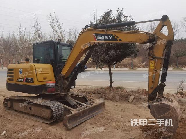 駕駛室頂部(整機(jī)外觀) 駕駛室頂部(整機(jī)外觀)