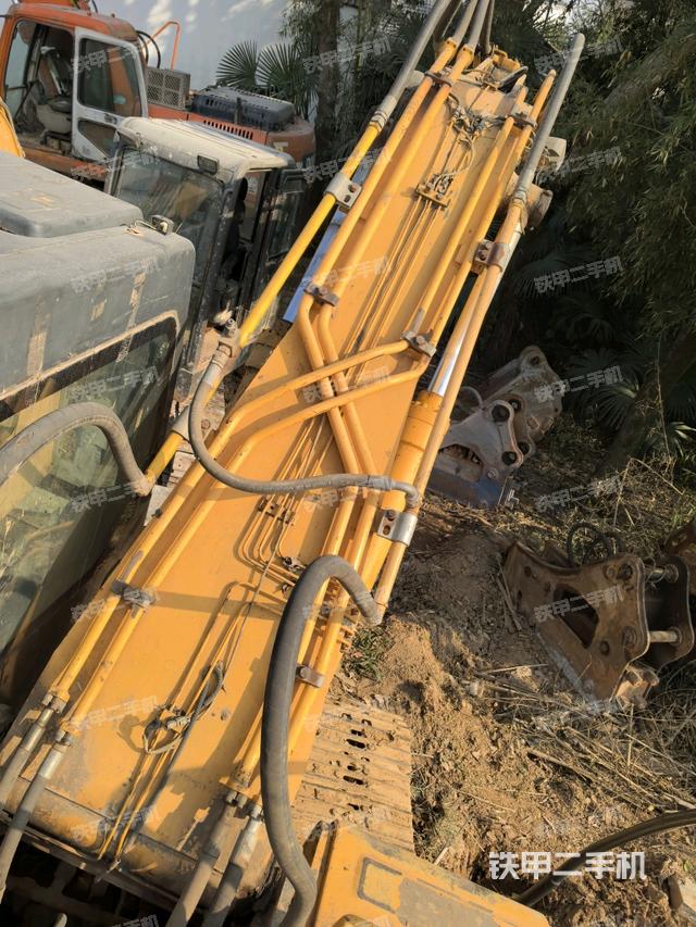 大臂根部?斜視（工作和回轉(zhuǎn)裝置）