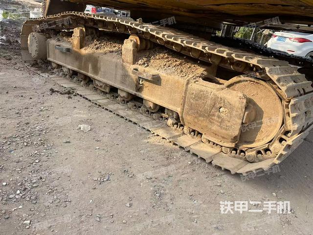 右側(cè)履帶整體(行走機(jī)構(gòu)) 右側(cè)履帶整體(行走機(jī)構(gòu))