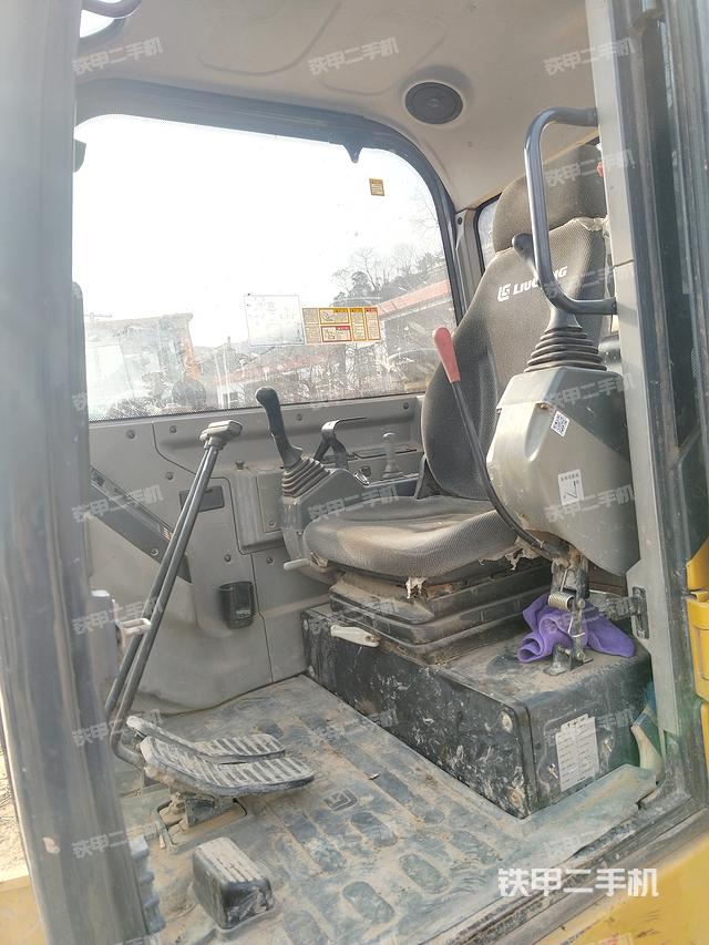 驾驶室整体（整机外观）