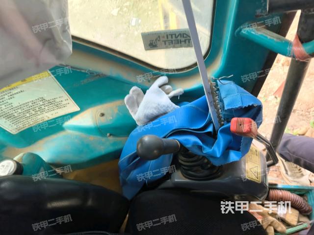 座椅左側(cè)控制臺(tái)/音響/含左手柄（駕駛室部分）