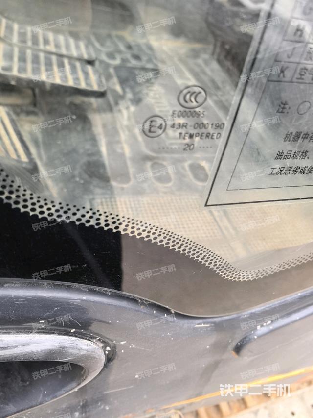 左后方玻璃角標(biāo)（駕駛室部分）