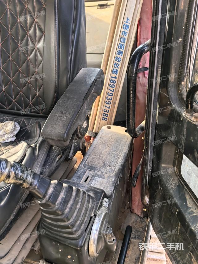 座椅左側(cè)控制臺/音響/含左手柄（駕駛室部分）