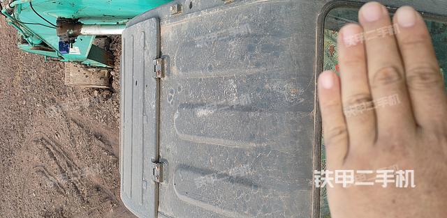 驾驶室顶部（整机外观）