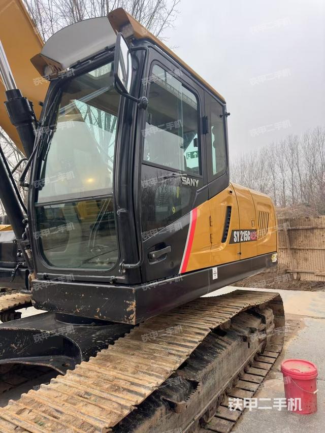 駕駛室整體(整機(jī)外觀) 駕駛室整體(整機(jī)外觀)