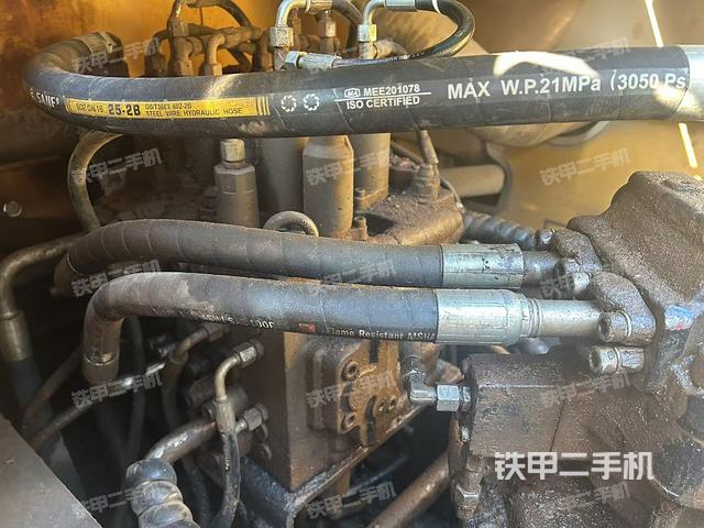 回轉(zhuǎn)馬達(dá)和主控閥（整機外觀）