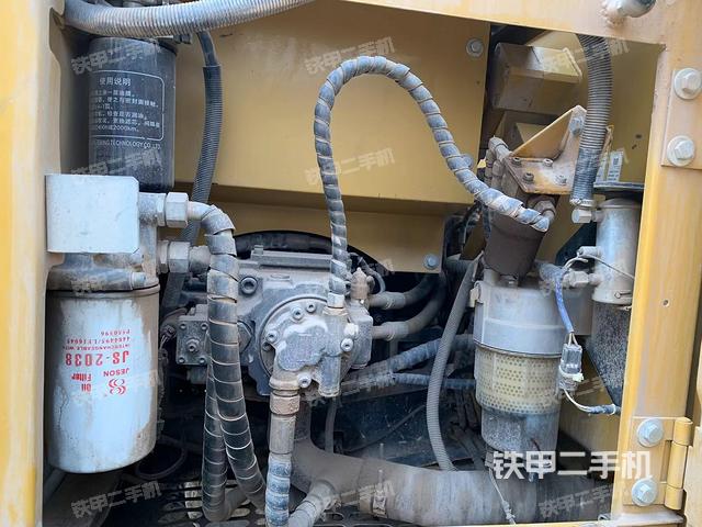 液壓泵艙室正面整體（整機(jī)外觀）