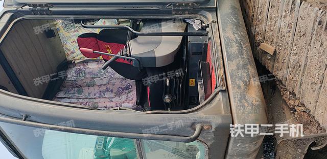 驾驶室整体（整机外观）