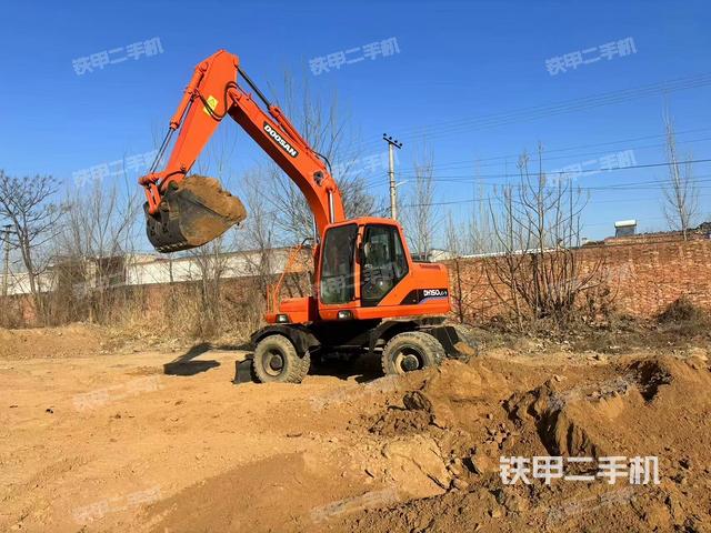 駕駛室整體(整機外觀) 駕駛室整體(整機外觀)