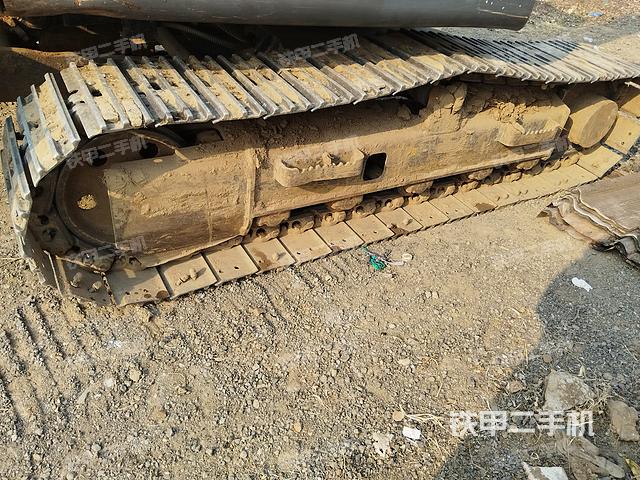 單側(cè)履帶整體(整機(jī)外觀) 單側(cè)履帶整體(整機(jī)外觀)