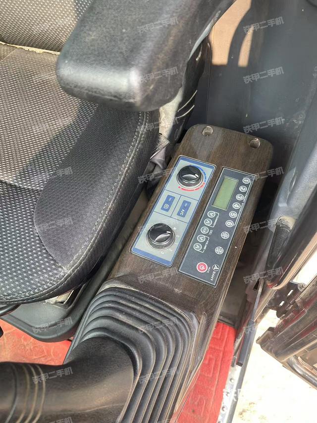 座椅左側(cè)控制臺/音響/含左手柄（駕駛室部分）