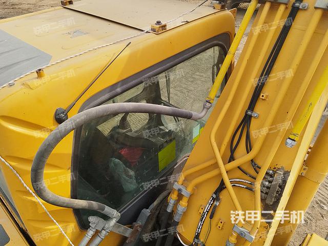 駕駛室頂部（整機外觀）