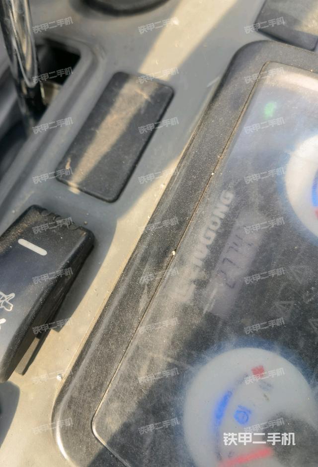 駕駛室整體（整機外觀）