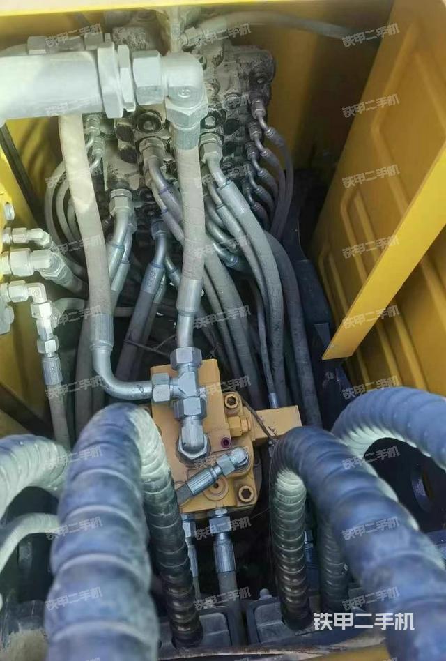 回轉(zhuǎn)馬達(dá)和主控閥（整機外觀）