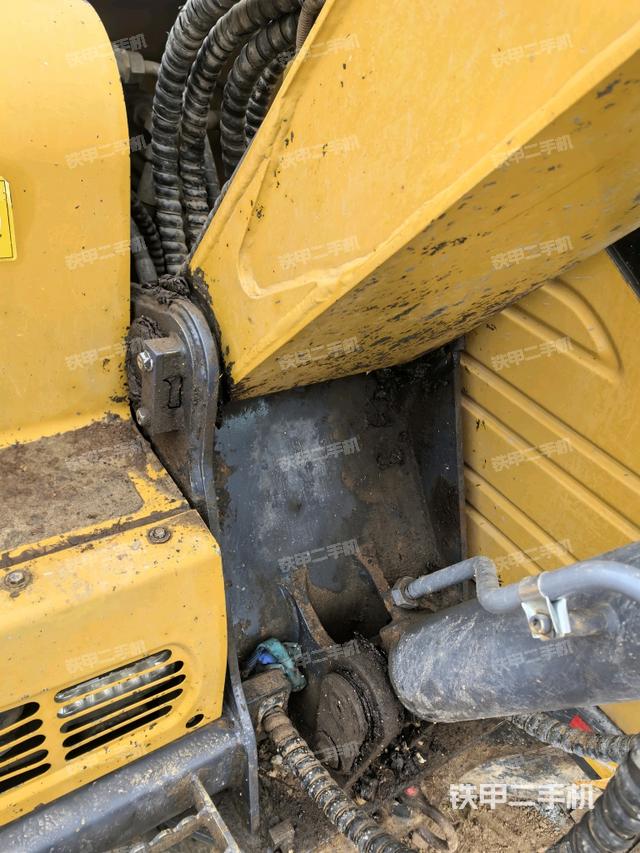 大臂根部?斜（工作和回轉(zhuǎn)裝置）