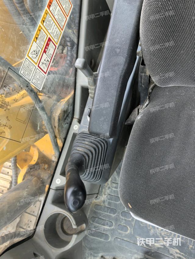 座椅右側(cè)控制臺(tái)/鑰匙門(mén)/油門(mén)/含右手柄（駕駛室部分）